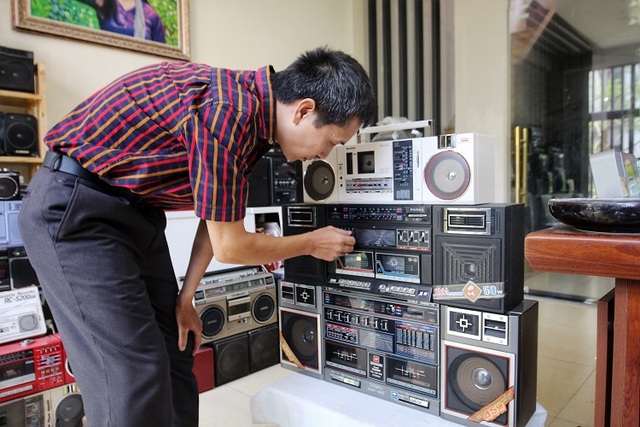 Choáng ngợp bộ sưu tập 1.200 chiếc đài cassette độc nhất vô nhị Việt Nam - 9 Choáng ngợp bộ sưu tập 1.200 chiếc đài cassette độc nhất vô nhị Việt Nam - 9