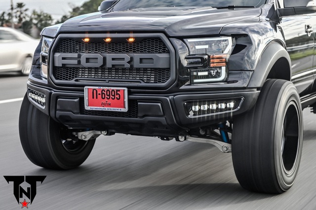 Những chiếc Ford Ranger Raptor được lên đời F-150 Raptor - 2