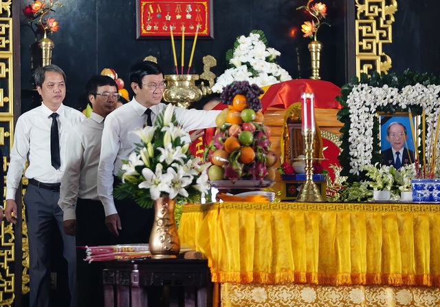 Những lời tiễn biệt nhà tình báo huyền thoại Mười Hương - 3 Những lời tiễn biệt nhà tình báo huyền thoại Mười Hương - 3