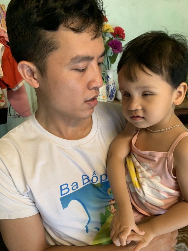 Bé gái bị hỏng đôi mắt được bạn đọc Dân trí giúp đỡ hơn 95 triệu đồng - 3 Bé gái bị hỏng đôi mắt được bạn đọc Dân trí giúp đỡ hơn 95 triệu đồng - 3