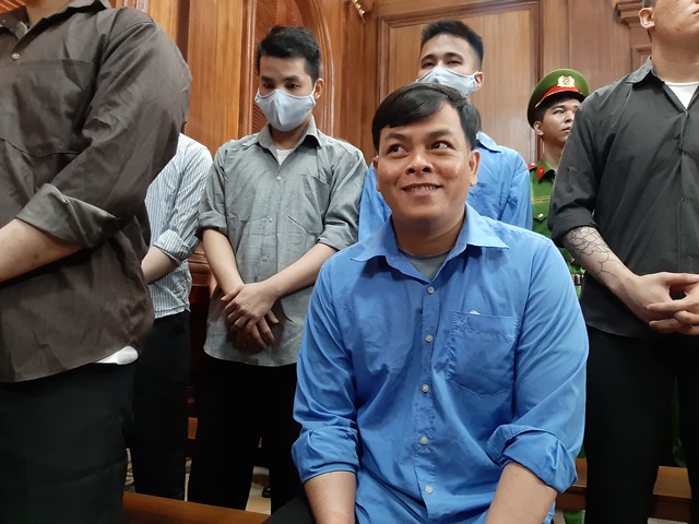 Phúc XO bị đánh trọng thương vì không cho khách sử dụng ma túy? - 1 Phúc XO bị đánh trọng thương vì không cho khách sử dụng ma túy? - 1