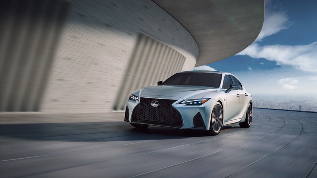 Lexus IS phiên bản nâng cấp 2021 có gì khác xe đời cũ? - 1