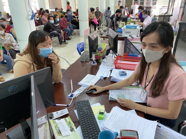 TPHCM: Khoảng 180.000 người lao động có thể bị mất việc - 1 TPHCM: Khoảng 180.000 người lao động có thể bị mất việc - 1
