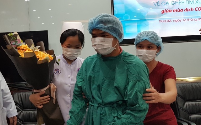 Trái tim người phụ nữ chết não sống khỏe trong cơ thể nam thợ hồ - 4 Trái tim người phụ nữ chết não sống khỏe trong cơ thể nam thợ hồ - 4