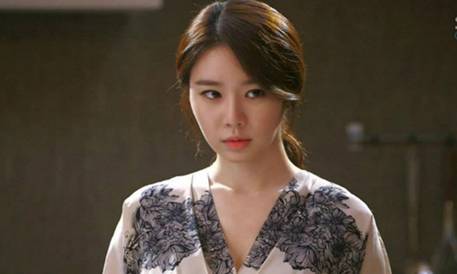 Chồng ngọt ngào, lả lơi với bạn gái nắng, vợ dùng chiêu nhẹ nhàng cũng khiến chồng mất vía - 1 Chồng ngọt ngào, lả lơi với bạn gái nắng, vợ dùng chiêu nhẹ nhàng cũng khiến chồng mất vía - 1
