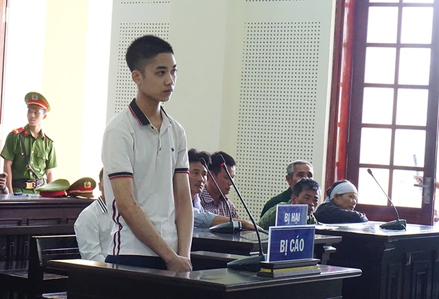 Bênh bạn, nam thanh niên 18 tuổi đâm chết 2 người - 1 Bênh bạn, nam thanh niên 18 tuổi đâm chết 2 người - 1