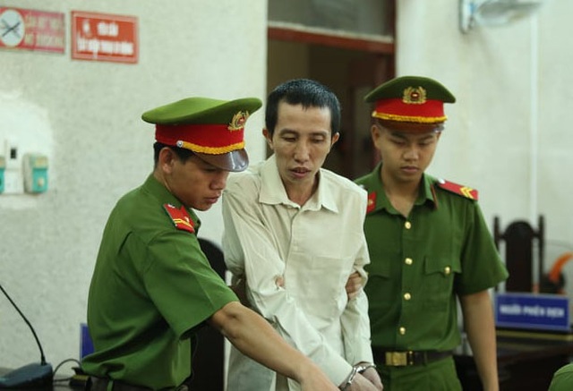Phúc thẩm vụ nữ sinh giao gà ở Điện Biên: Nữ bị cáo tóc bạc trắng tới toà - 4 Phúc thẩm vụ nữ sinh giao gà ở Điện Biên: Nữ bị cáo tóc bạc trắng tới toà - 4