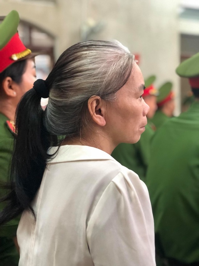 Phúc thẩm vụ nữ sinh giao gà ở Điện Biên: Nữ bị cáo tóc bạc trắng tới toà - 3 Phúc thẩm vụ nữ sinh giao gà ở Điện Biên: Nữ bị cáo tóc bạc trắng tới toà - 3