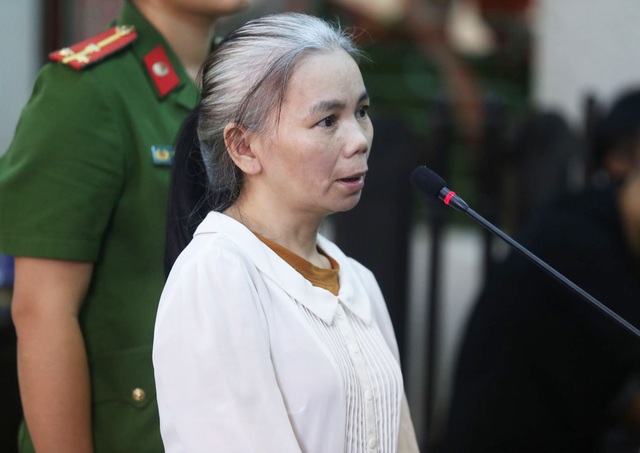 Phúc thẩm vụ nữ sinh giao gà ở Điện Biên: Nữ bị cáo tóc bạc trắng tới toà - 1 Phúc thẩm vụ nữ sinh giao gà ở Điện Biên: Nữ bị cáo tóc bạc trắng tới toà - 1