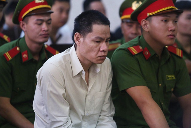 Vụ nữ sinh giao gà ở Điện Biên: Bùi Thị Kim Thu đánh bị cáo khác tại toà - 4 Vụ nữ sinh giao gà ở Điện Biên: Bùi Thị Kim Thu đánh bị cáo khác tại toà - 4