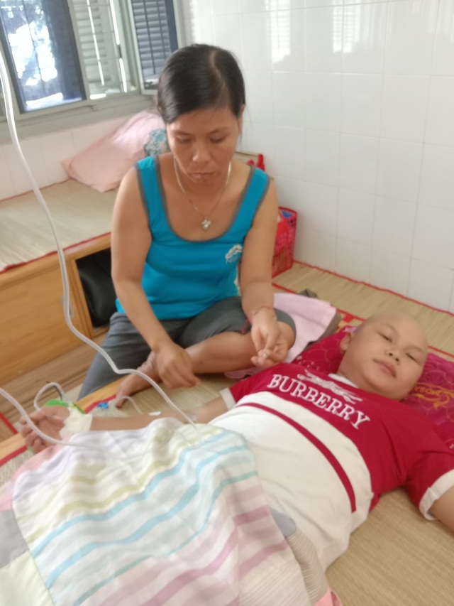 Xót xa cảnh gia đình khánh kiệt vì 3 đứa con cùng lúc mắc bệnh hiểm nghèo - 6 Xót xa cảnh gia đình khánh kiệt vì 3 đứa con cùng lúc mắc bệnh hiểm nghèo - 6