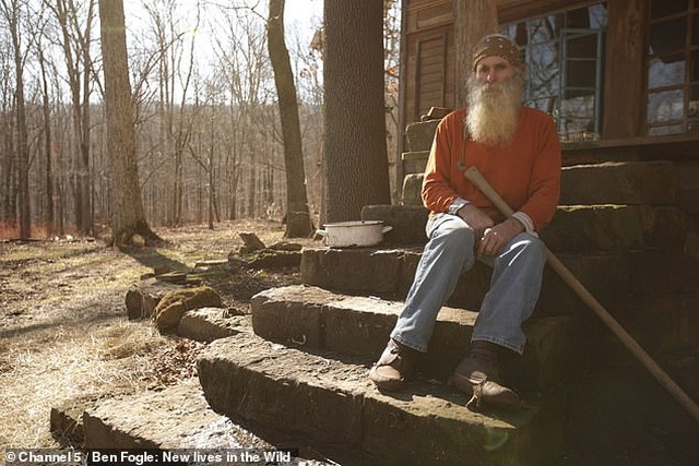Cuộc sống kỳ lạ của người đàn ông bỏ trường y để… ở trong rừng suốt 40 năm