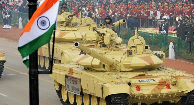 Ấn Độ gia tăng dự trữ, triển khai khí tài giữa căng thẳng với Trung Quốc