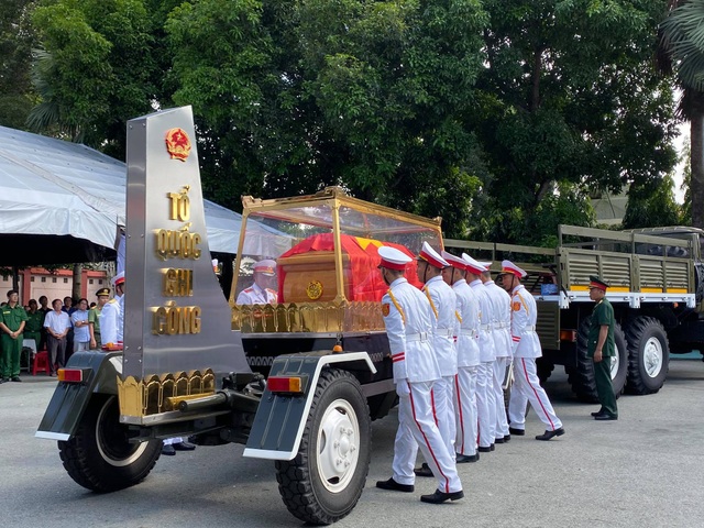 Tiễn biệt ông Mười Hương về với đất mẹ - 11 Tiễn biệt ông Mười Hương về với đất mẹ - 11