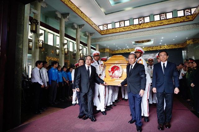 Tiễn biệt ông Mười Hương về với đất mẹ - 8 Tiễn biệt ông Mười Hương về với đất mẹ - 8