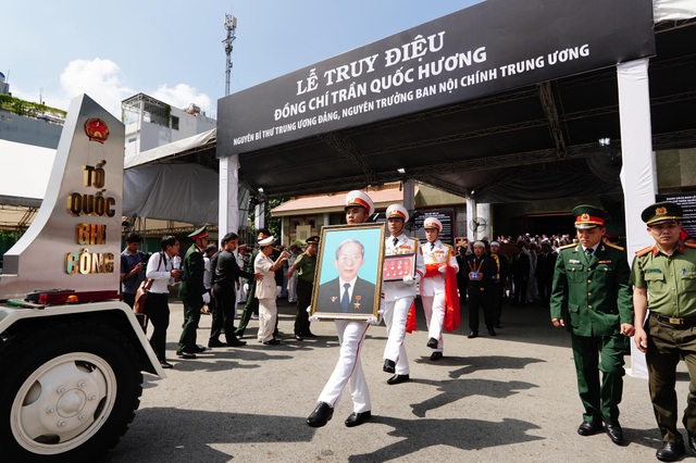 Tiễn biệt ông Mười Hương về với đất mẹ - 9 Tiễn biệt ông Mười Hương về với đất mẹ - 9