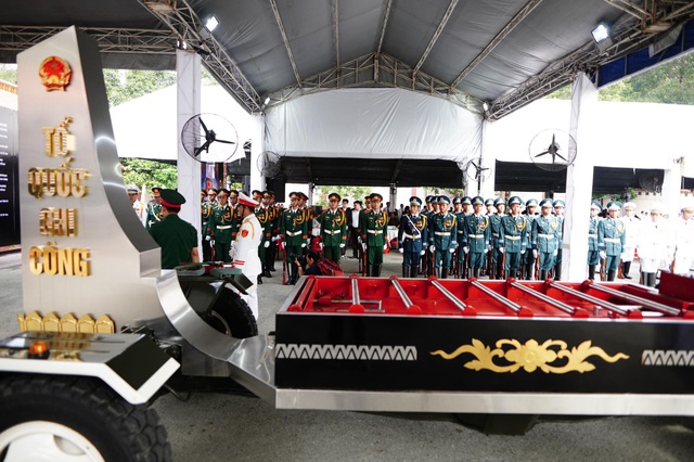 Tiễn biệt ông Mười Hương về với đất mẹ - 5 Tiễn biệt ông Mười Hương về với đất mẹ - 5
