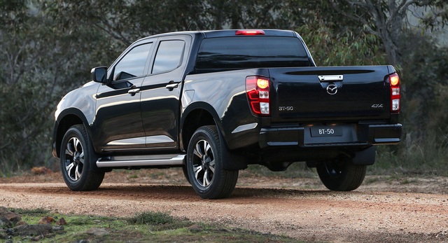 Mazda BT-50 mới lộ diện trước giờ G - 9