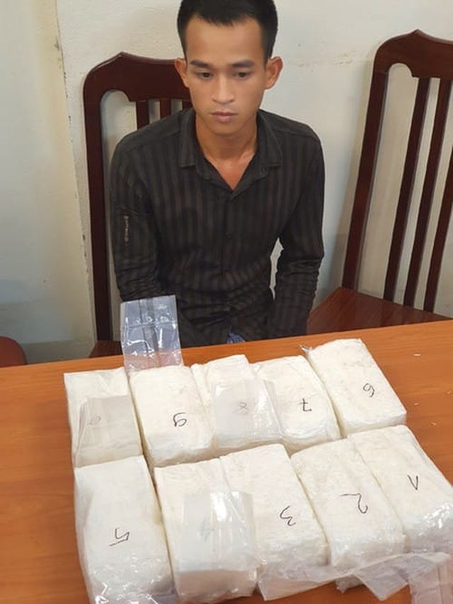Lấy 15 triệu đồng tiền công, nam thanh niên vận chuyển ma túy trị giá 20 tỷ - 1 Lấy 15 triệu đồng tiền công, nam thanh niên vận chuyển ma túy trị giá 20 tỷ - 1