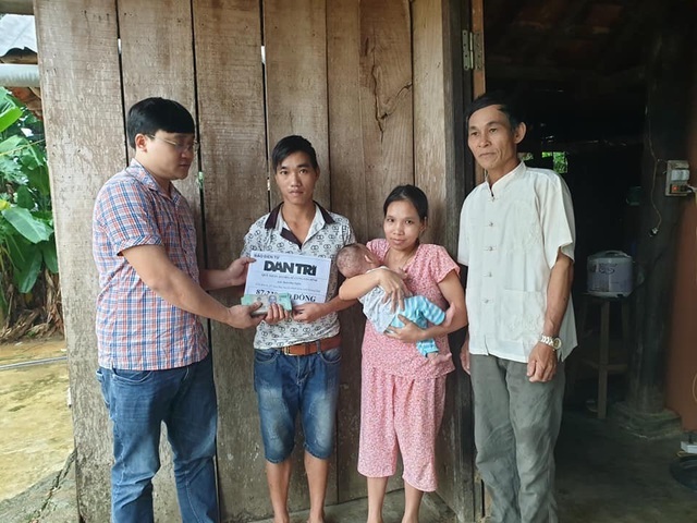 Chủ tịch Quảng Bình tặng Bằng khen cho phóng viên Báo Dân trí - 4 Chủ tịch Quảng Bình tặng Bằng khen cho phóng viên Báo Dân trí - 4