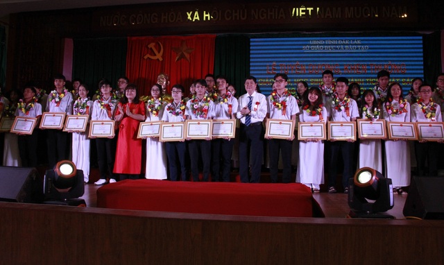Đắk Lắk: Tuyên dương 39 học sinh đạt giải Học sinh giỏi quốc gia - 1 Đắk Lắk: Tuyên dương 39 học sinh đạt giải Học sinh giỏi quốc gia - 1