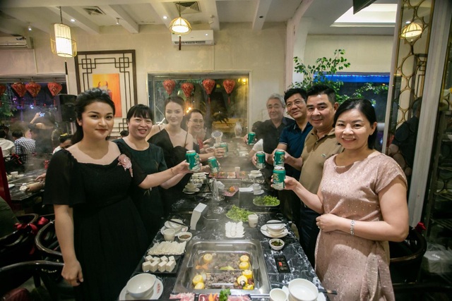 Tưng bừng sinh nhật Lẩu Bò Trung Hoa 2 tuổi: Rộn rã niềm vui, ngập tràn hạnh phúc - 5 Tưng bừng sinh nhật Lẩu Bò Trung Hoa 2 tuổi: Rộn rã niềm vui, ngập tràn hạnh phúc - 5