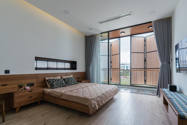 Biệt thự cửa gỗ độc lạ ở Đà Nẵng nổi bật trên báo nước ngoài - 7 Biệt thự cửa gỗ độc lạ ở Đà Nẵng nổi bật trên báo nước ngoài - 7