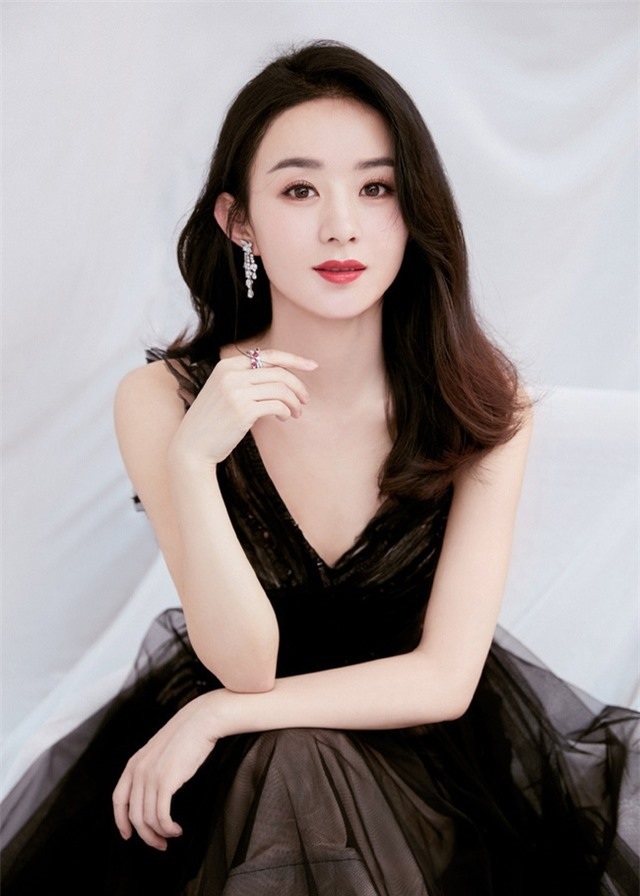 Vòng eo con kiến gây sốt của Triệu Lệ Dĩnh qua ống kính người đi đường - 15 Vòng eo con kiến gây sốt của Triệu Lệ Dĩnh qua ống kính người đi đường - 15