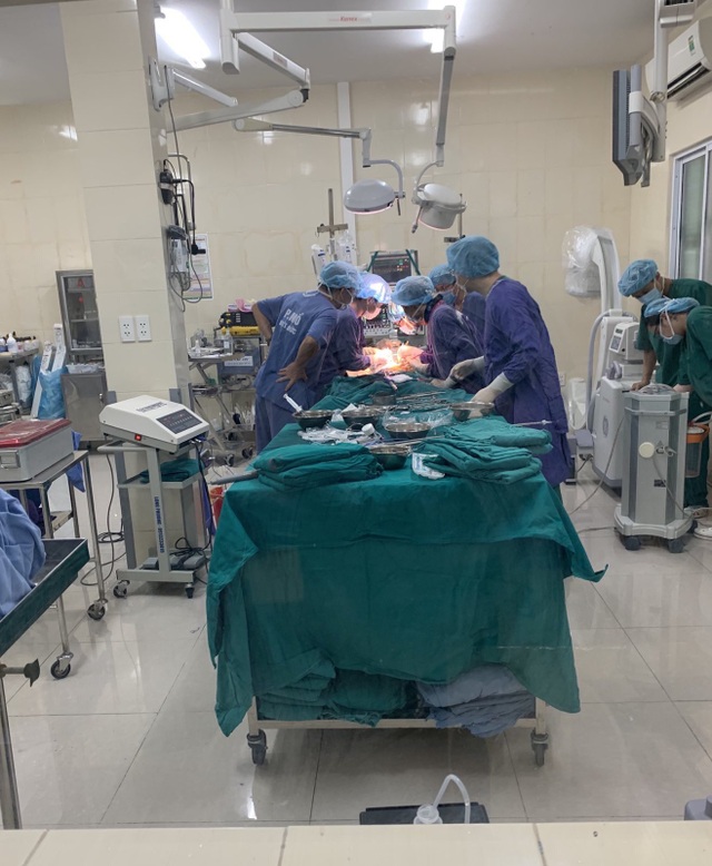 Bạn đọc Dân trí hỗ trợ nóng cứu tính mạng bé gái 12 tuổi - 1 Bạn đọc Dân trí hỗ trợ nóng cứu tính mạng bé gái 12 tuổi - 1