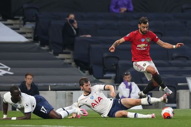 Tottenham 1-1 Man Utd: Pogba, Fernandes hòa nhịp cứu “Quỷ đỏ” thoát thua - Ảnh minh hoạ 6