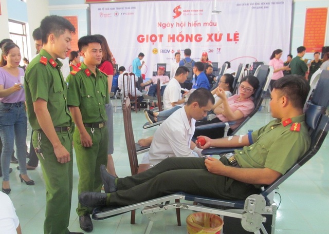 Quảng Bình: Trên 1.000 cán bộ, đoàn viên tham gia ngày hội hiến máu - 1 Quảng Bình: Trên 1.000 cán bộ, đoàn viên tham gia ngày hội hiến máu - 1