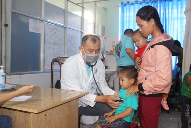 Hơn 1.200 trẻ em nghèo được khám sàng lọc, tầm soát tim miễn phí - 3 Hơn 1.200 trẻ em nghèo được khám sàng lọc, tầm soát tim miễn phí - 3