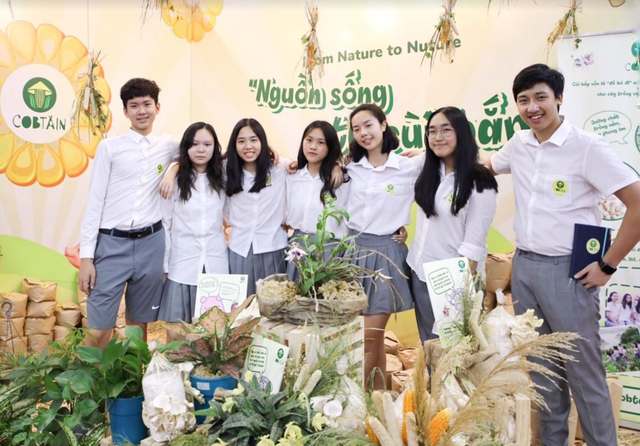 8 học sinh Hà Nội tái chế lõi ngô thành sản phẩm cho trồng trọt, chăn nuôi - 3 8 học sinh Hà Nội tái chế lõi ngô thành sản phẩm cho trồng trọt, chăn nuôi - 3