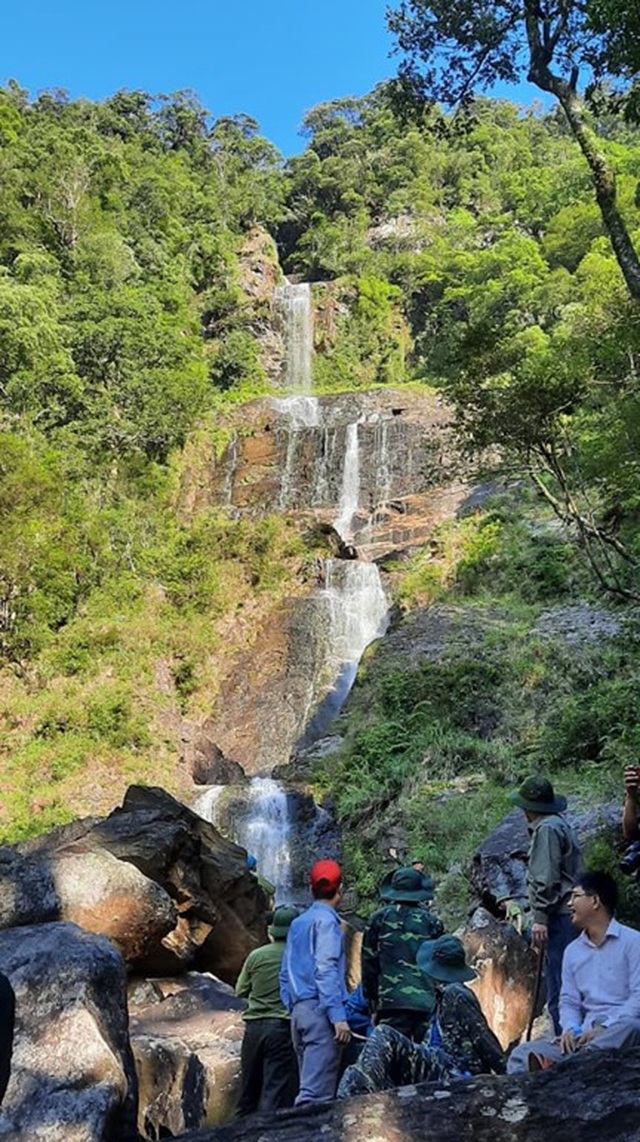 Khám phá thác nước tuyệt đẹp còn “ngủ yên” ở Hà Tĩnh - 13