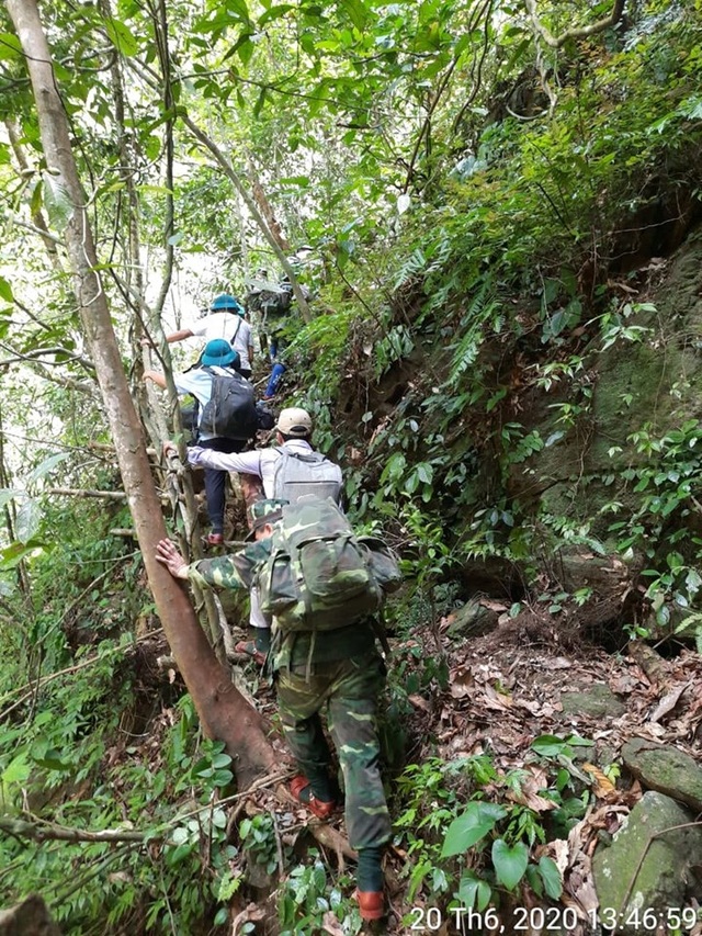 Khám phá thác nước tuyệt đẹp còn “ngủ yên” ở Hà Tĩnh - 8