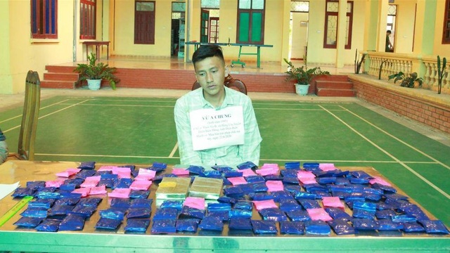 Bắt khẩn cấp đối tượng vận chuyển 24.000 viên hồng phiến và 2 bánh heroin - 1 Bắt khẩn cấp đối tượng vận chuyển 24.000 viên hồng phiến và 2 bánh heroin - 1