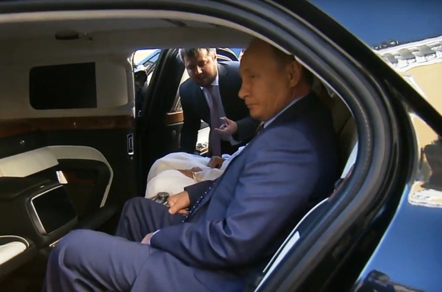 Video hé lộ cách ông Putin được bảo vệ nghiêm ngặt trước dịch Covid-19