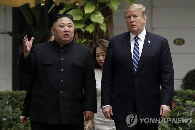 Ông Trump từng mời ông Kim Jong-un đi chuyên cơ Không Lực Một - 1