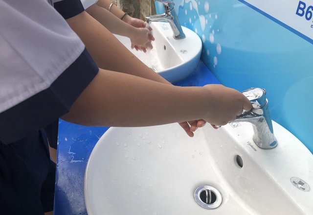Viglacera lắp đặt 10 trạm rửa tay tại các trường học trên địa bàn TP. Hồ Chí Minh - 2