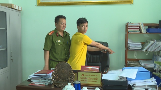 Bắt đối tượng táo tợn đột nhập vào ủy ban xã trộm cắp tài sản - 1 Bắt đối tượng táo tợn đột nhập vào ủy ban xã trộm cắp tài sản - 1