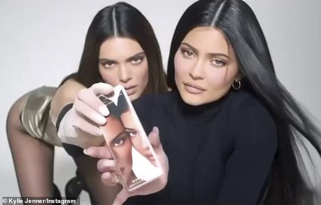 Kendall Jenner khoe chân dài trong ảnh quảng cáo mới - 4