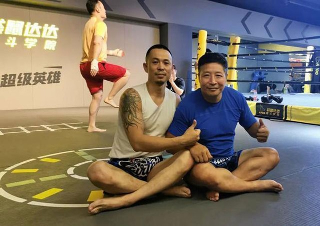 “Quái thú” kickboxing quỳ lạy, nhận đại sư Thái Cực Quyền làm sư phụ - 2 “Quái thú” kickboxing quỳ lạy, nhận đại sư Thái Cực Quyền làm sư phụ - 2