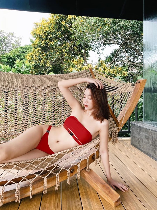 Vẻ gợi cảm mê hồn của các mỹ nhân từ Bắc tới Nam giữa nắng nóng cao điểm - 8 Vẻ gợi cảm mê hồn của các mỹ nhân từ Bắc tới Nam giữa nắng nóng cao điểm - 8