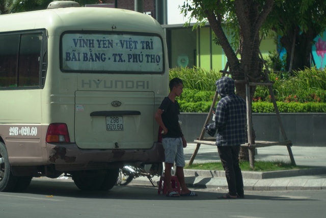 Nhìn từ trên cao nạn xe khách bất trị tại Hà Nội - 5 Nhìn từ trên cao nạn xe khách bất trị tại Hà Nội - 5