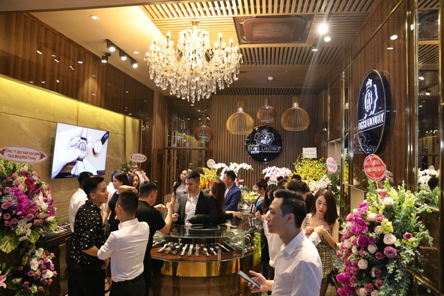 Vì sao khách hàng nên mua đồng hồ tại Boss Luxury - 4 Vì sao khách hàng nên mua đồng hồ tại Boss Luxury - 4