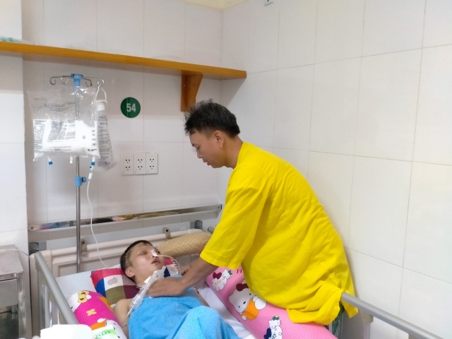 Tha thiết mong bạn đọc cứu cô gái trẻ sau 1 tháng nằm bất tỉnh vì tai nạn - 7 Tha thiết mong bạn đọc cứu cô gái trẻ sau 1 tháng nằm bất tỉnh vì tai nạn - 7