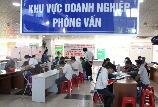 Mất việc do Covid-19: Công nhân xoay sở đủ nghề tạm để đắp đổi qua ngày - 2 Mất việc do Covid-19: Công nhân xoay sở đủ nghề tạm để đắp đổi qua ngày - 2