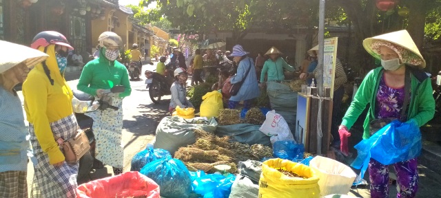 Bánh ú tro, vải thiều đắt hàng dịp Tết Đoan Ngọ ở Hội An - 5 Bánh ú tro, vải thiều đắt hàng dịp Tết Đoan Ngọ ở Hội An - 5