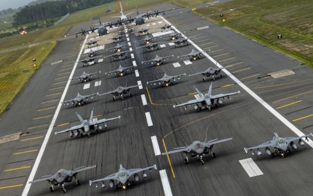 31 máy bay quân sự Mỹ - Nhật phô diễn uy lực trong tập trận “Voi đi bộ” - Ảnh minh hoạ 7
