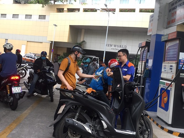 Kinh doanh xăng đang thua lỗ nặng nhưng dừng bán sẽ lập tức bị rút giấy phép - 1 Kinh doanh xăng đang thua lỗ nặng nhưng dừng bán sẽ lập tức bị rút giấy phép - 1